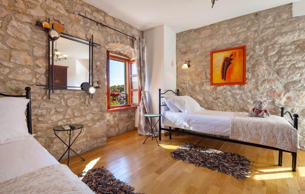 Villa Vicina Heritage Villa For 9,Milna - Close To Restaurants And Shops Ngoại thất bức ảnh