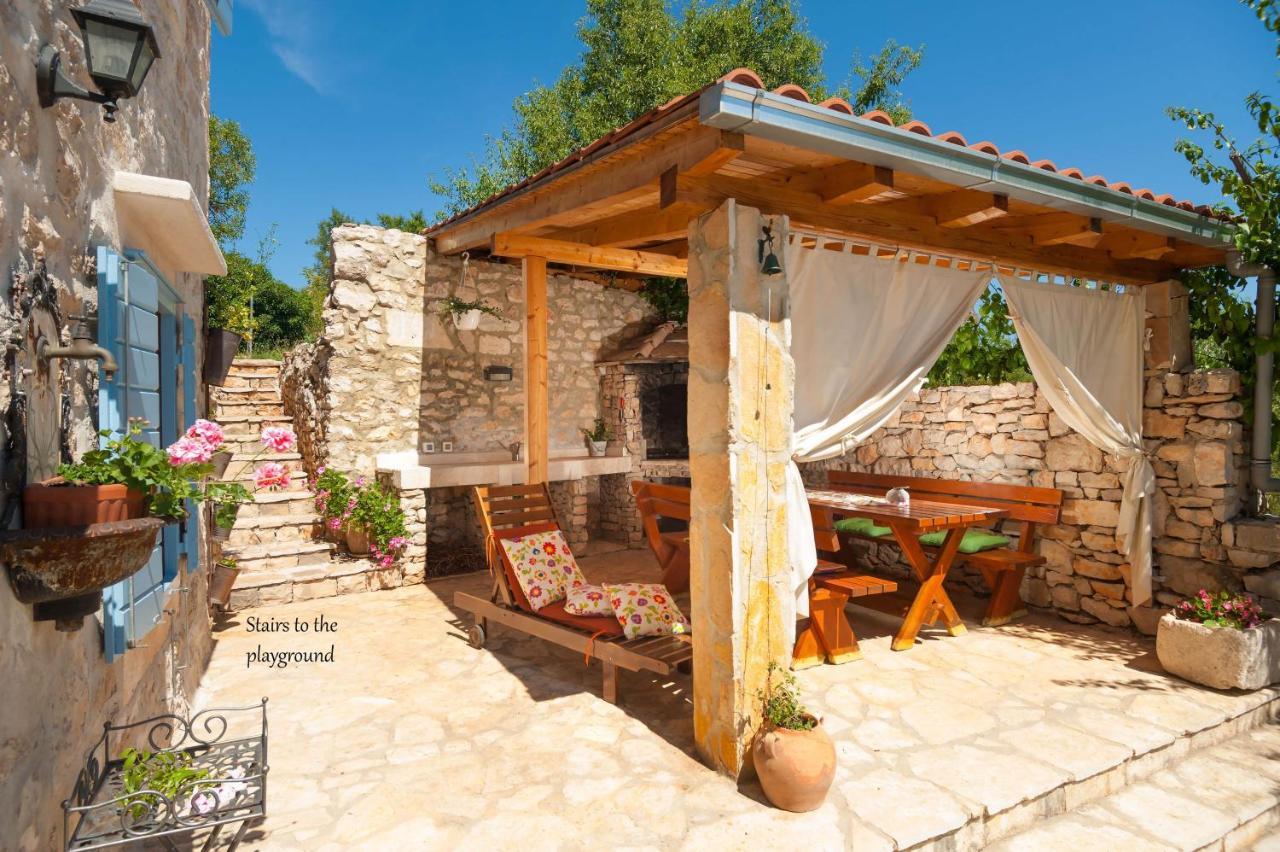 Villa Vicina Heritage Villa For 9,Milna - Close To Restaurants And Shops Ngoại thất bức ảnh