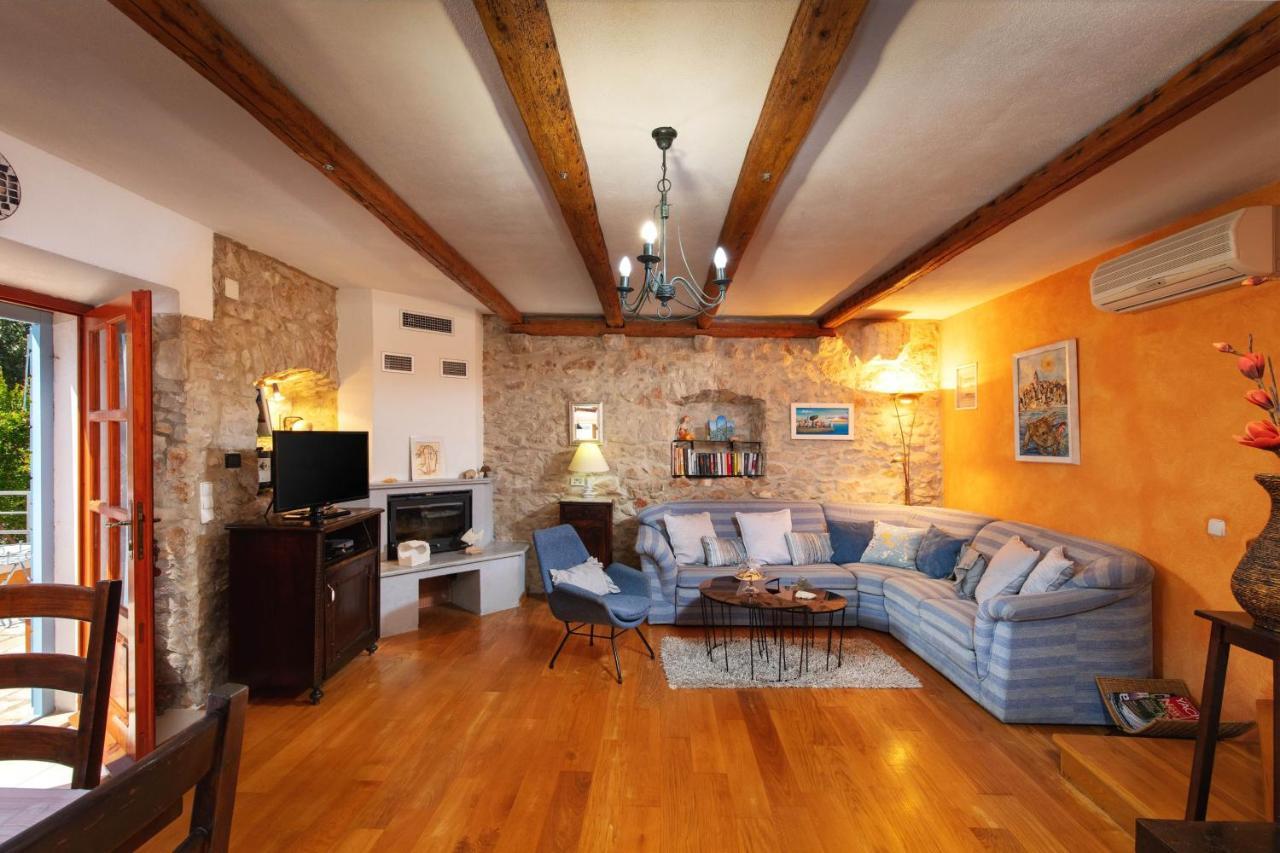 Villa Vicina Heritage Villa For 9,Milna - Close To Restaurants And Shops Ngoại thất bức ảnh